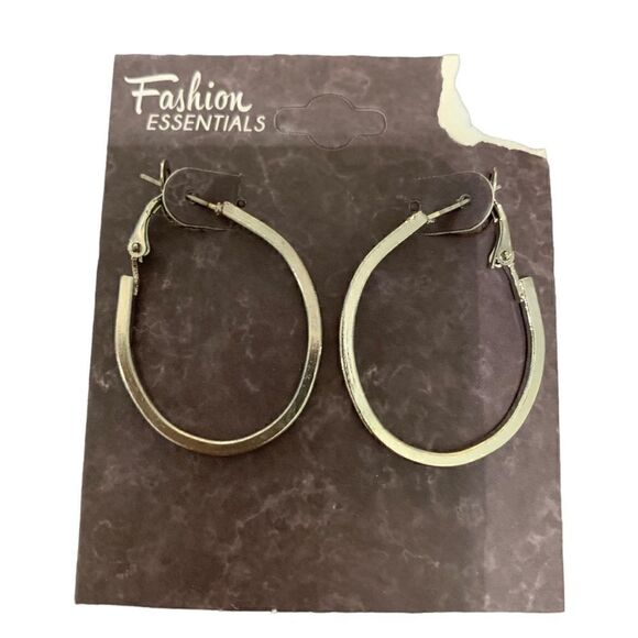 🌼🌼Fashion Essentials silver tone oblong hoop earrings NWOT🌼🌼 - Picture 1 of 2